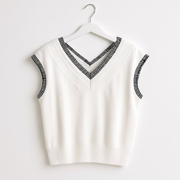 Dokotoo V-Neck Pullover Sweater Women Medium White Black Trim Sleeveless - Picture 2 of 8